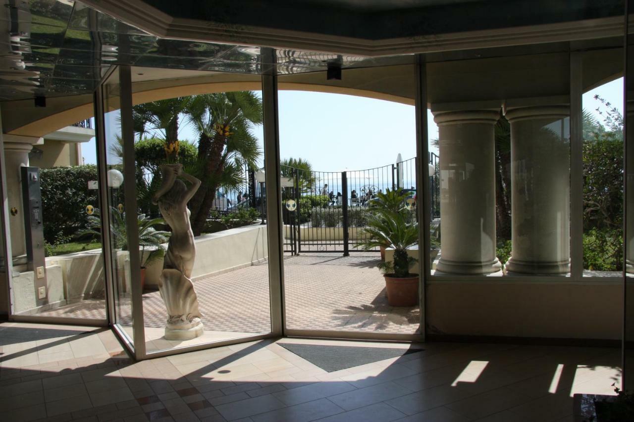 Sharon Apartment In Victoria Beach Menton Exterior foto